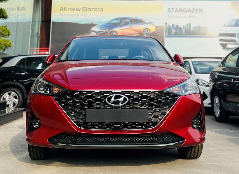 Đầu Xe Hyundai Accent Màu Đỏ 2023