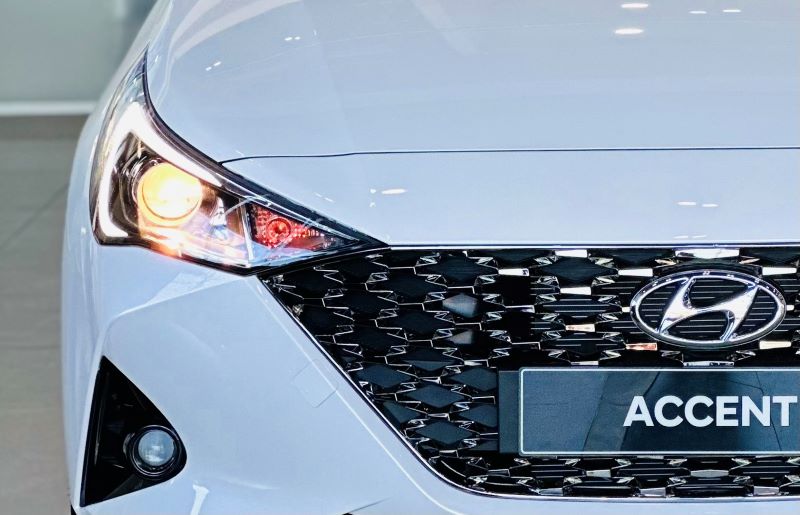 Đầu Xe Hyundai Accent Màu Trắng 2023