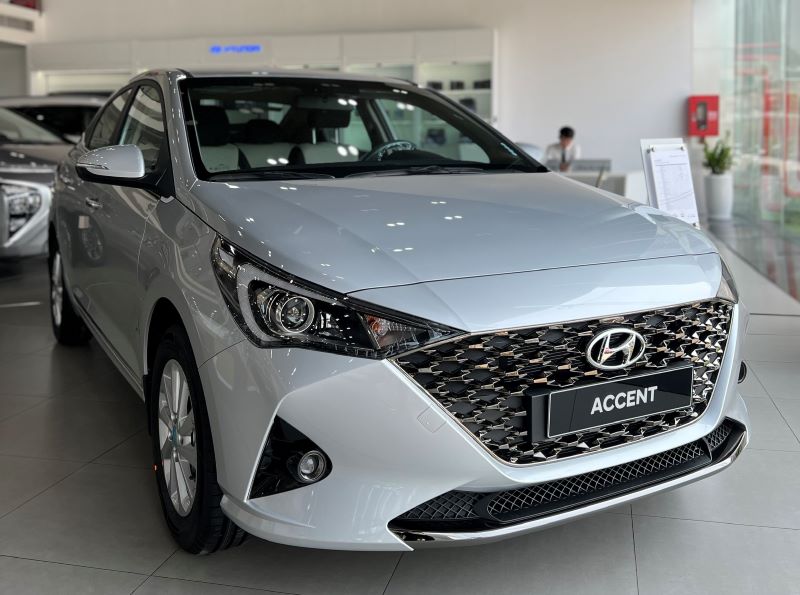 Tổng Thể Hyundai Accent Màu Bạc 2023